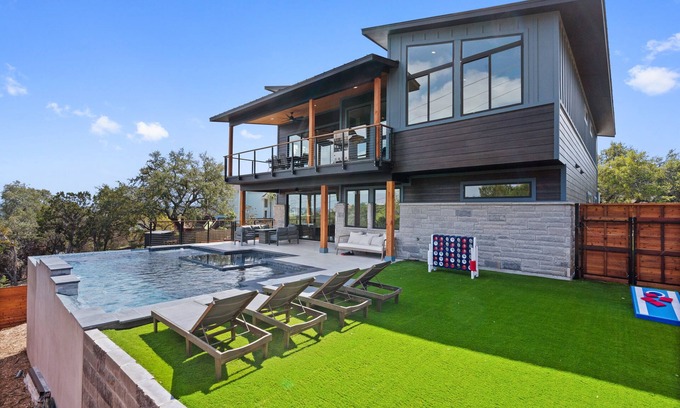 Waterford On Lake Travis Casa | Breathtaking oasis with pool, hot tub, 2 master suites, near lake, park & golf!