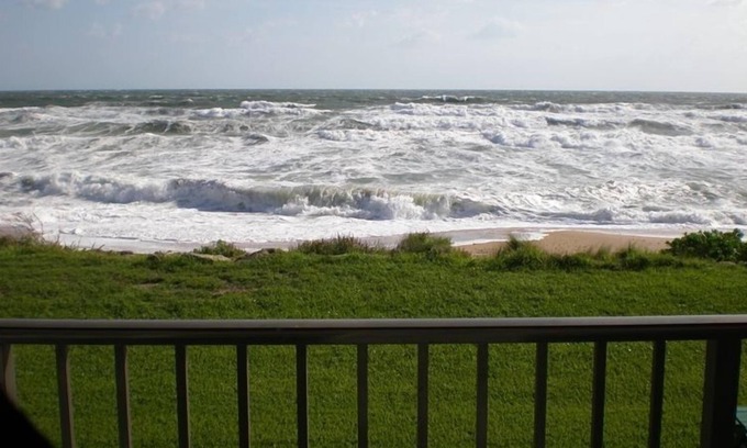 New Smyrna Beach Condominio | ¡Impresionante vista directa al mar! Chadham by the Sea 2do piso edificio norte.