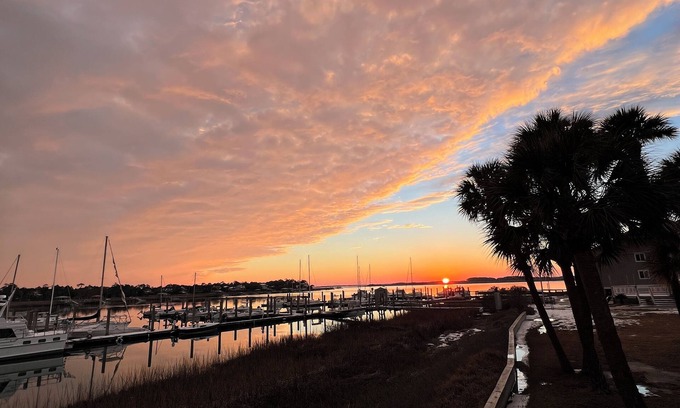 Folly Beach Condominio | Impresionantes vistas panorámicas de la costa, a 15 minutos a pie del centro con piscina.