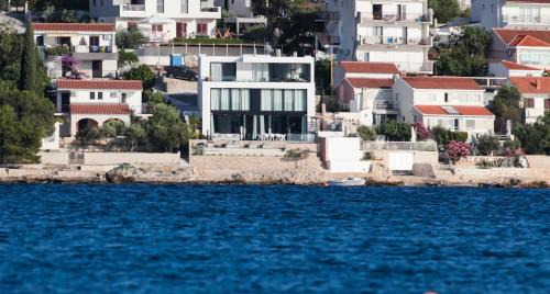 Razanj Apartamento | Breathtaking Seafront Elegance Luxury Penthouse