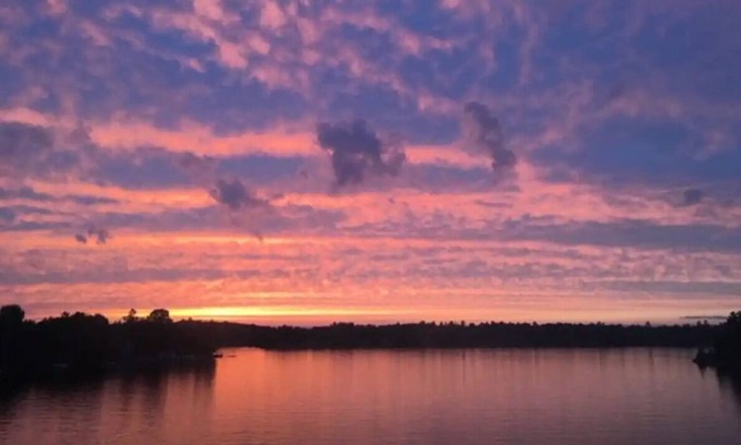 Port Carling Cabaña | Breathtaking View Lake Front Cottage