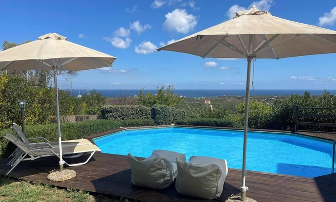 Adele Villa | IMPRESIONANTE CASA CON VISTA CERCA DE LA PLAYA, CON WII-FI Y PISCINA PRIVADA