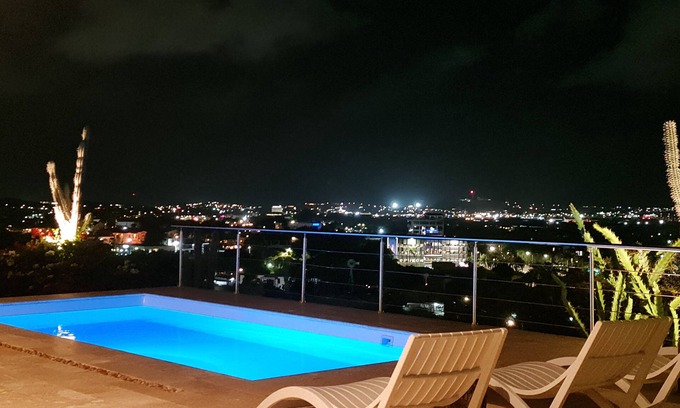 Rooi Catochi Villa | Breathtaking view, privacy, private pool, 10 min to beaches, restaurants, city!!