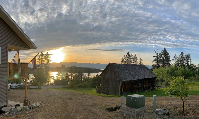 Somers Casa | Breathtaking views of Flathead Lake and the Rocky Mountains