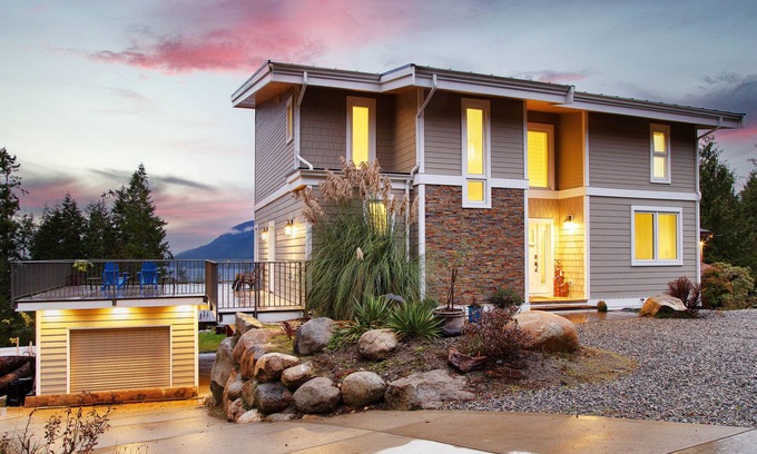 Sandy Hook Casa | Breathtaking views of the Porpoise Bay in the Sunshine Coast