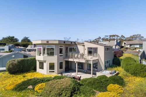 Bodega Bay Casa | Breathtaking Views of the Pacific Ocean Rooftop Balcony Gourmet Kitchen and Hot Tub overlooking Golf Course