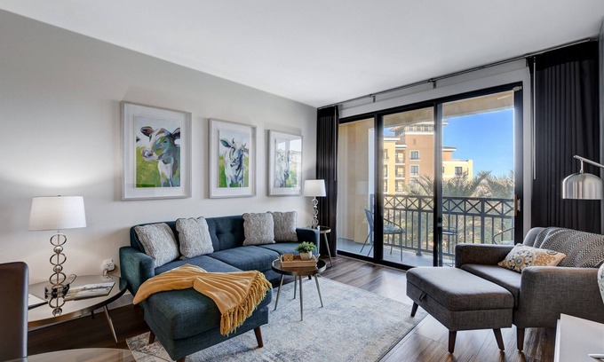 Lake Las Vegas Condominio | Impresionantes vistas del lago, las montañas y la piscina, lujoso apartamento de 1 habitación y 1 baño.
