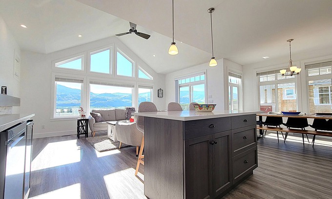 Okanagan-Similkameen Casa | Breathtaking Views | Pool | Golf Cart | #243