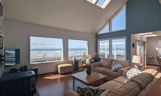Florence Casa | Breathtaking Views Virtually Beach Front - Poseidon's Paradise