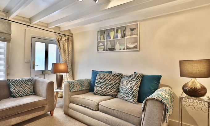 Abergavenny Cabaña | Brecon Beacons Cosy Cottage close to Crickhowell, Brecon & Abergavenny
