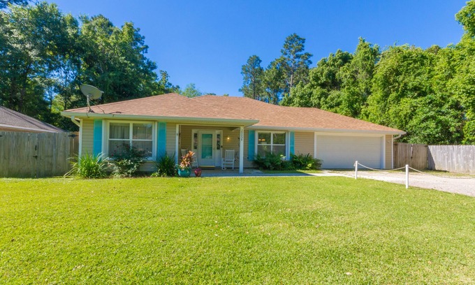 Gulf Shores Casa | Bienvenido a The Breeze Blue Inn ... ¡Paz y privacidad, cerca de todo!