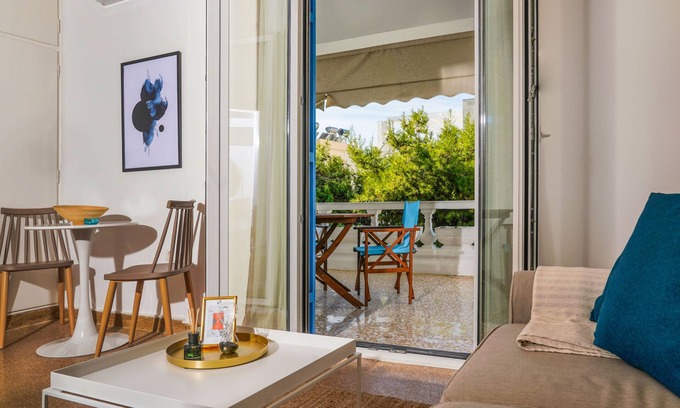 Vouliagmeni Apartamento | Breeze One Bedroom Apartment by BluPine