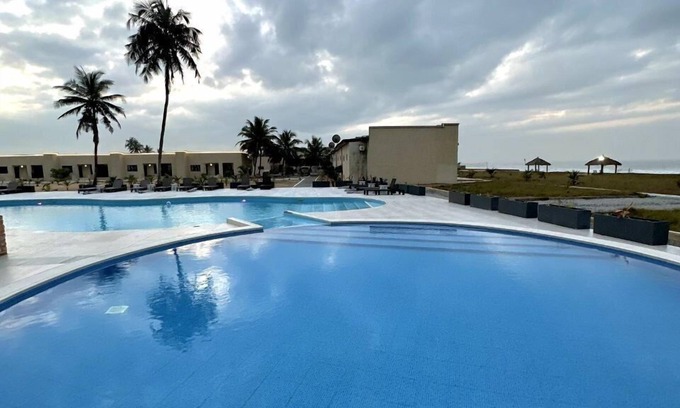 Ajumako Complejo | Breezes Beach Resort