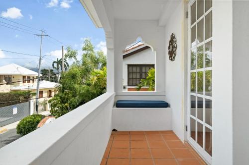 Parque Apartamento | Breezy beach apt, steps to the sand! Full AC too - 18 Up