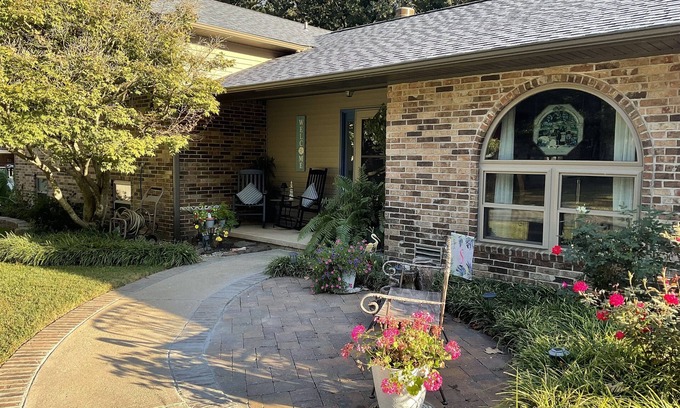 Harrison Casa | Breezy Beach is a cozy unique home close to it all .