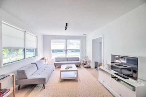 Old Northwood Casa | Breezy Coastal Retreat with Yard, 3 Mi to Palm Beach
