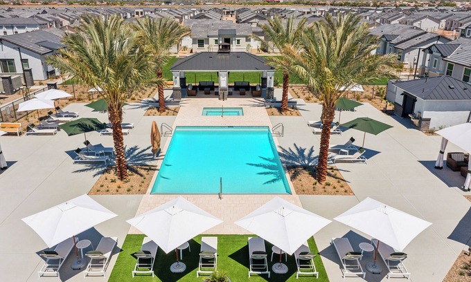 Casa Grande Casa | Breezy Modern House with Pool BBQ