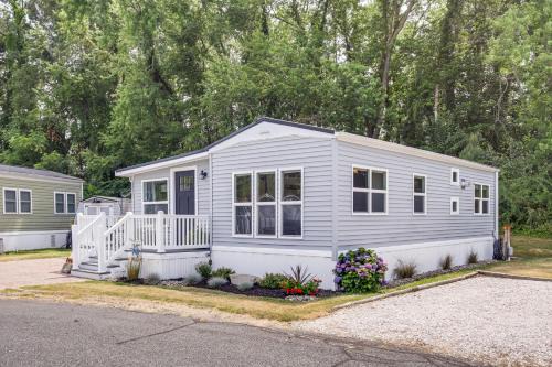 Ocean Pines Casa | Breezy Ocean Pines Cottage with Patio and Pool Access!