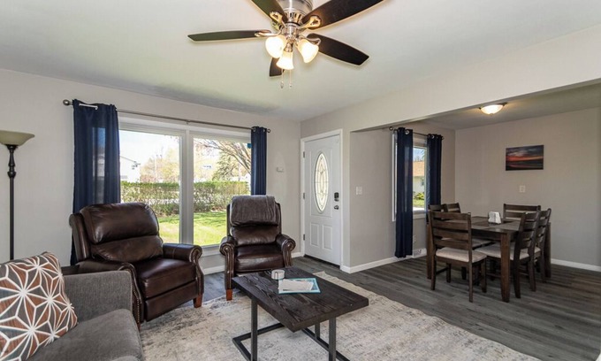 Mentor Headlands Casa | Breezy Paradise, 3 Bedroom with Shared Beach, King Bed
