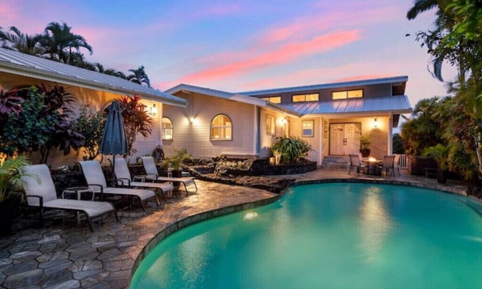 Kailua-Kona Casa | Breezy Pool Oasis 5BR AC Ocean Views 5min to Beach