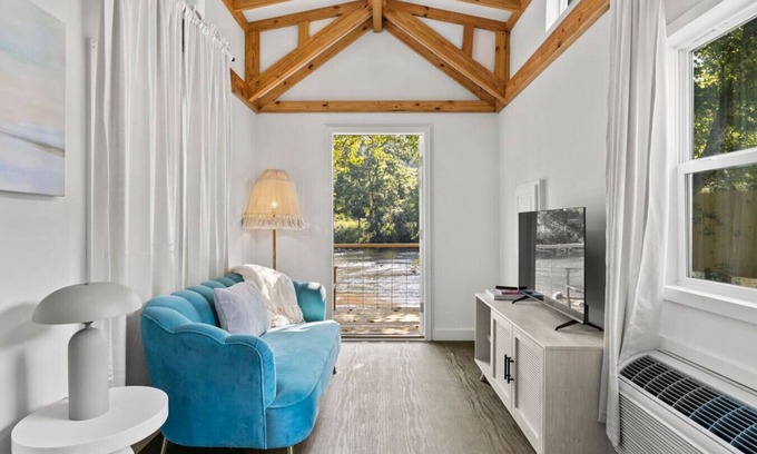 Sylva Casa | Breezy | Tiny House on the Magical Tuck River