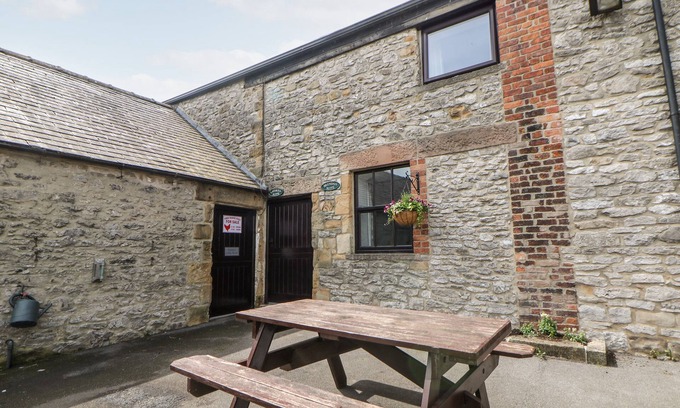 Over Haddon Cabaña | BRENDAN, pet friendly, with a garden in Bakewell