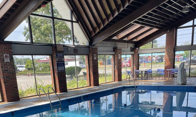 Bass River Hotel | Brentwood Motor Inn