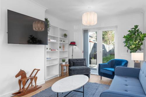 Severn Beach Casa | Brett Stays - Fast WiFi - Modern Amenities - Smart TV - Sleeps 8