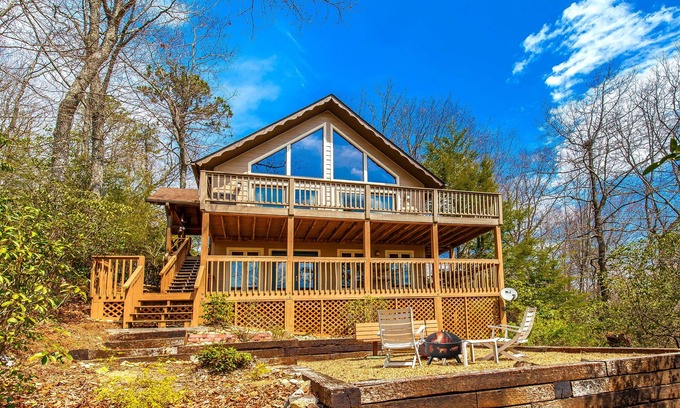Brevard Cabina | Retiro de montaña en Brevard - 3HAB / 2. 5BA - Senderismo / Golf / Lago / Acceso a la piscina
