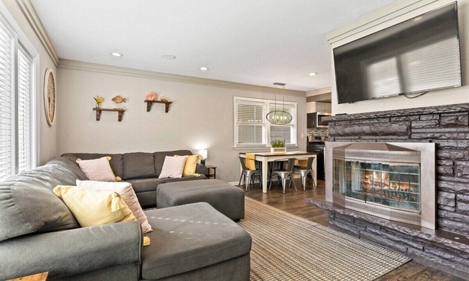 Wauwatosa Casa | Brew City | Game Room | Fenced Yard | Sleeps 13!