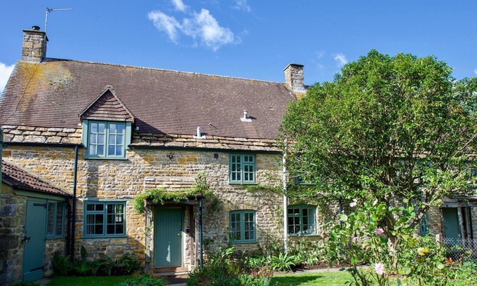 Yeovil Apartamento | Brew House Cottage is a charming semi-detached former Estate cottage.