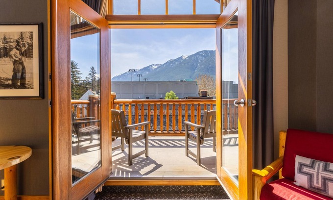 Banff Hotel | Brewster Mountain Lodge