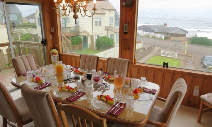 Lincoln City Cama Y Desayuno | Breyhouse B&B Inn