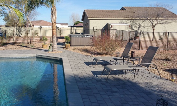 San Tan Valley Villa | BRGuest en nuestra casa de huéspedes! Piscina, jacuzzi, estacionamiento seguro, patios privados