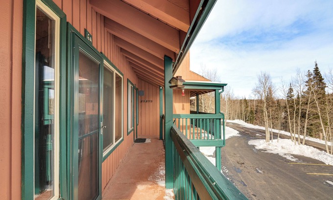 Brian Head Apartamento | Brian Head Condo: Walk to Giant Steps Ski Lifts!