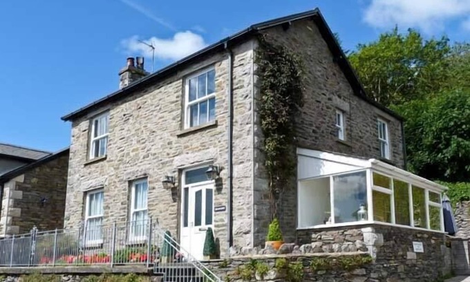 Lindale Cabaña | Briarcliffe Cottage, LINDALE