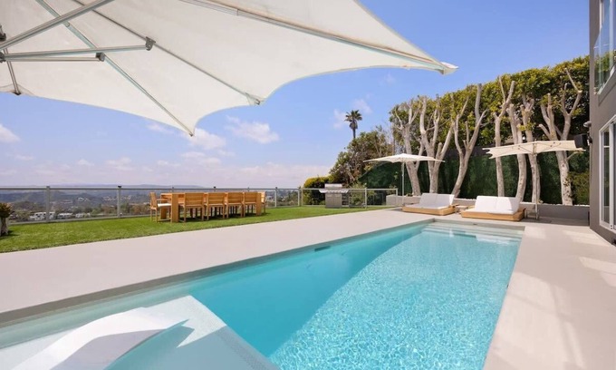 Hollywood Hills Casa | The Perfect Beverly Hills Private View Estate