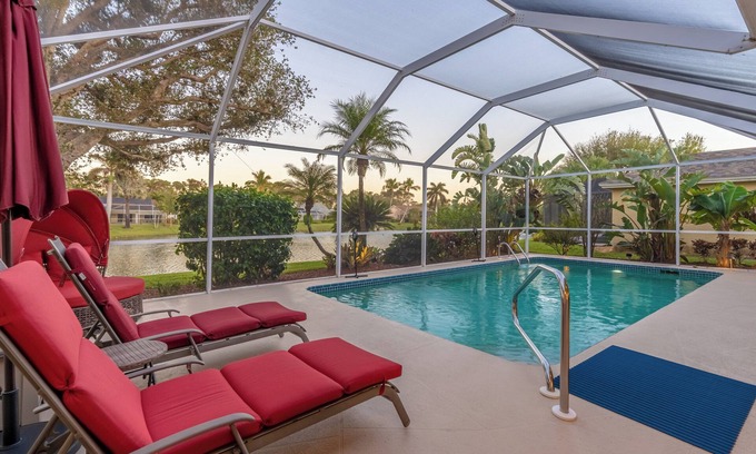Central Naples Casa | Briarwood Palms - Fabulous Lakeside Home con piscina privada, Briarwood, Nápoles