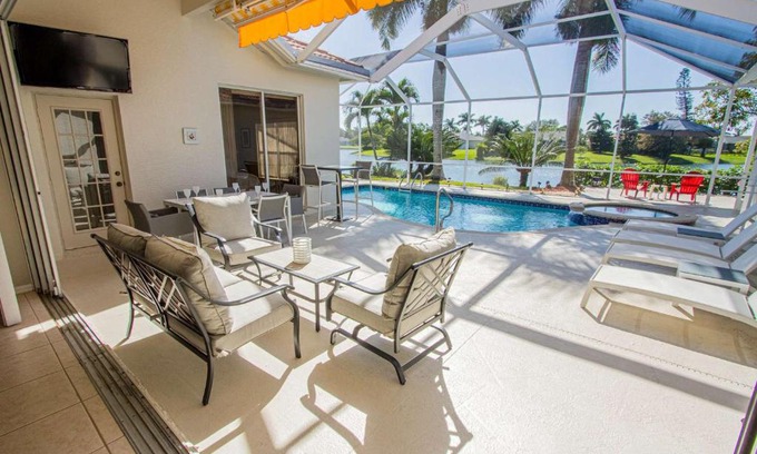 Central Naples Casa | Briarwood- Terrazzo Lane with Lake View