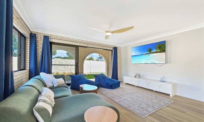 Woorim Casa | Bribie Beach House w Pool - Walk to Surf & Shops