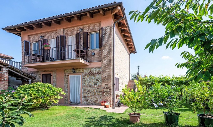 Collina del Negro Apartamento | Bricco dei Ciliegi by Interhome