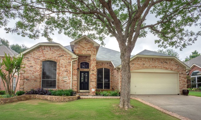 Euless Casa | Brick & Ivory Waters