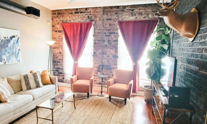 Historic District - North Apartamento | Brick on Broughton-**Spacious Downtown Loft near Plant Riverside**
