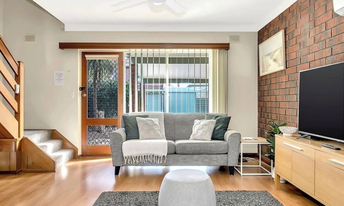 Glenelg North Casa | Brick Tides Experience the Serene Glenelg North