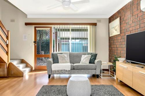 Glenelg North Casa | 'Brick Tides' Experience the Serene Glenelg North