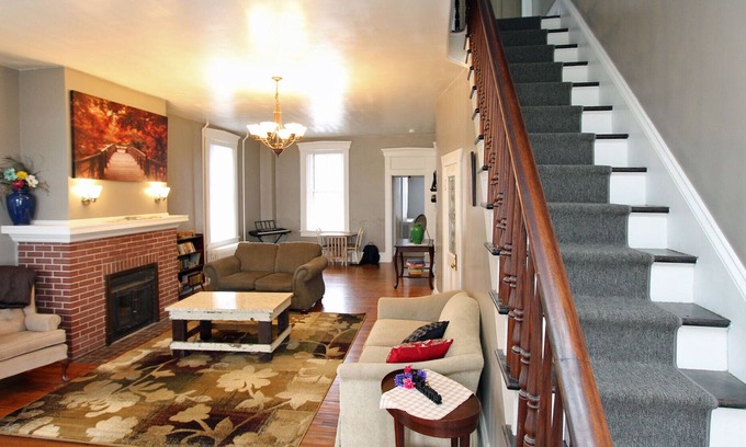 Refton Casa | Brickhouse Vacation Home - Alojamiento familiar en el Condado de Lancaster Capacidad para 10 personas