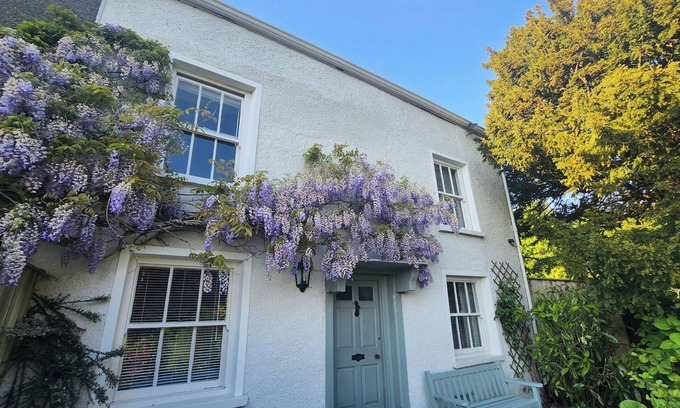 Haverthwaite Cabaña | BRIDGE END COTTAGE, pet friendly, with open fire in Cartmel