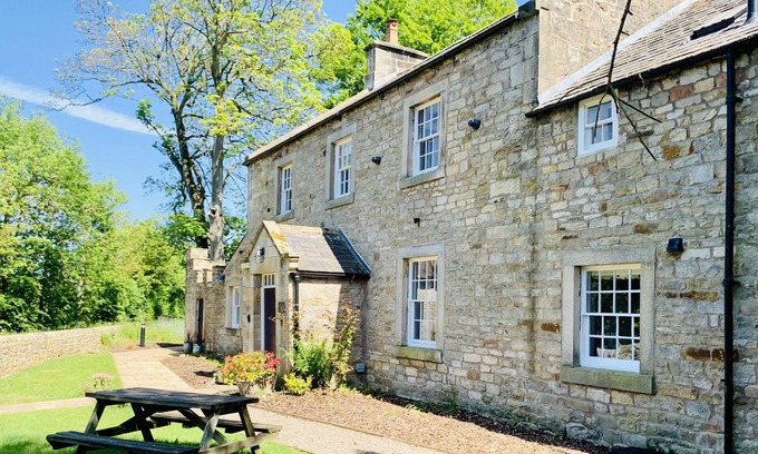 Haltwhistle Casa | Bridge End House - Country House & Private River Bank