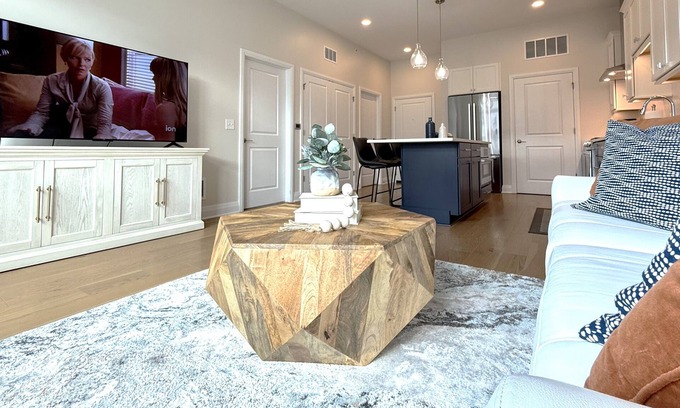 Dublin Condominio | Bridge Park ~ Dublin 1BR/1BA Wonderfully Decorated
