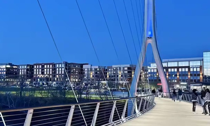 Dublin Condominio | Bridge Park ~ Dublin 1BR/1BA Wonderfully Decorated